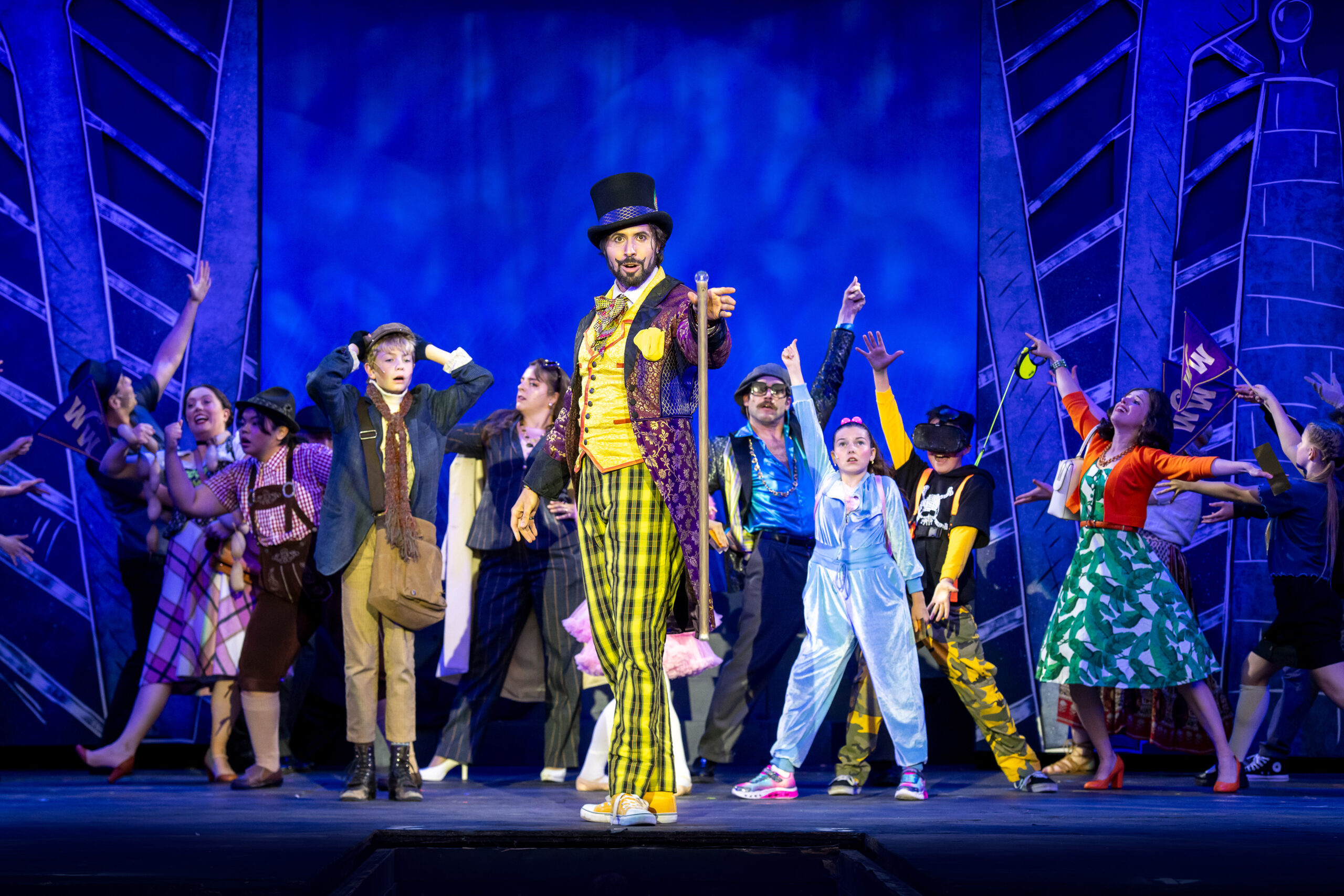 Willy Wonka and the Five Kids/Parents Touring the Factory