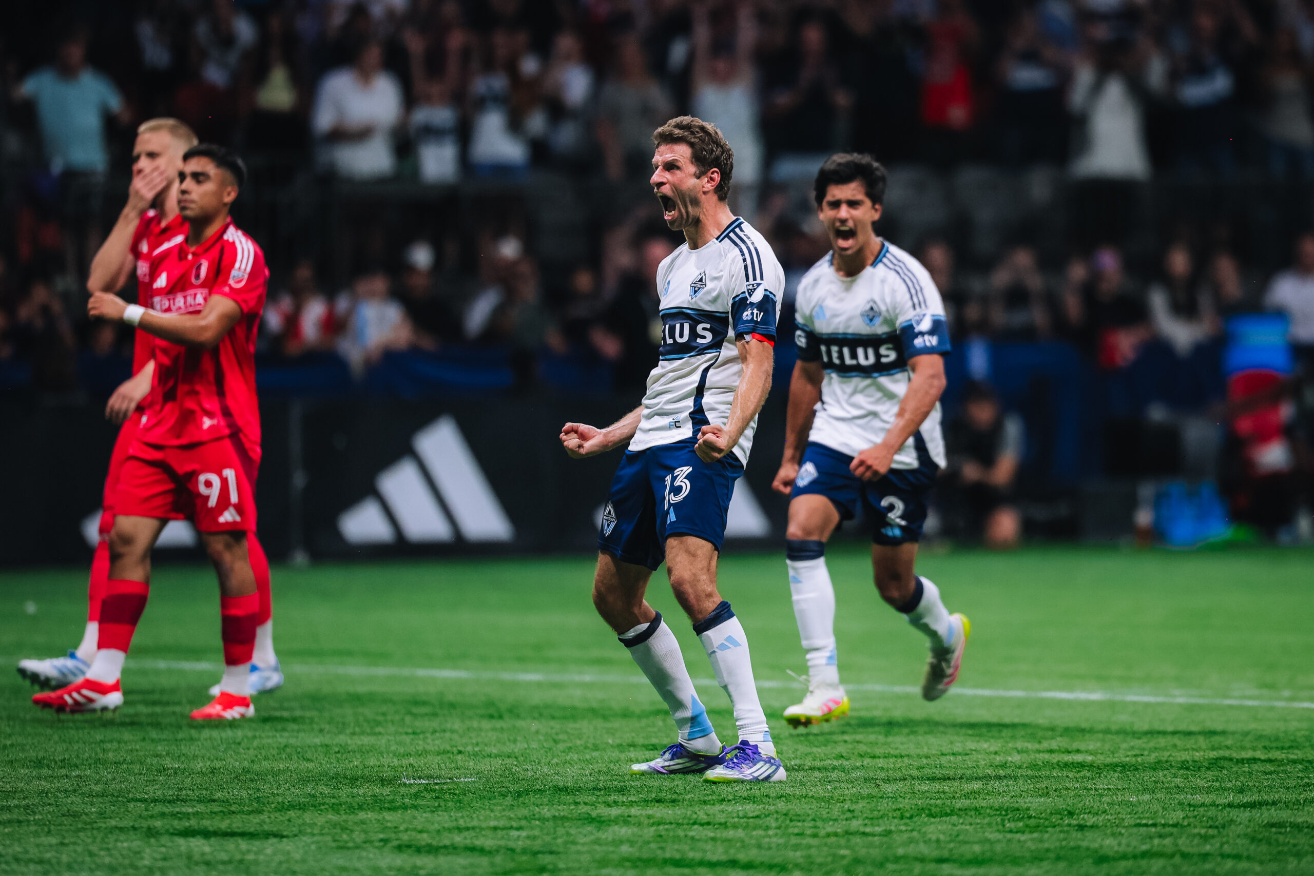 Thomas Müller cheering the goal!