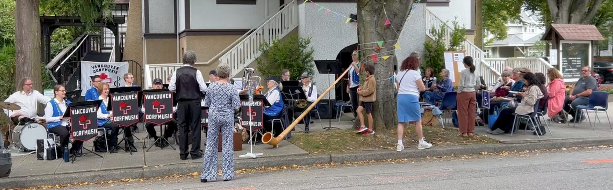Dorfmusik with a crowd enjoying their lunch and watching.