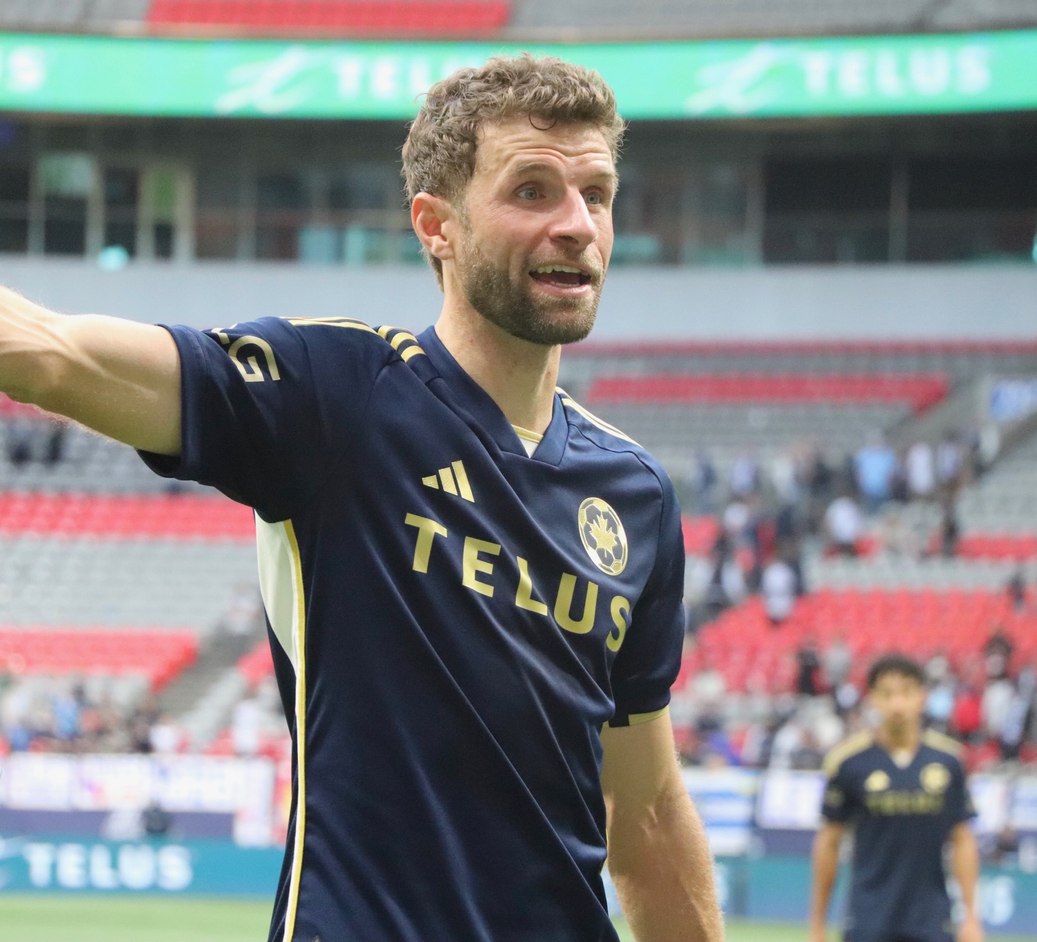 Thomas Müller pointing