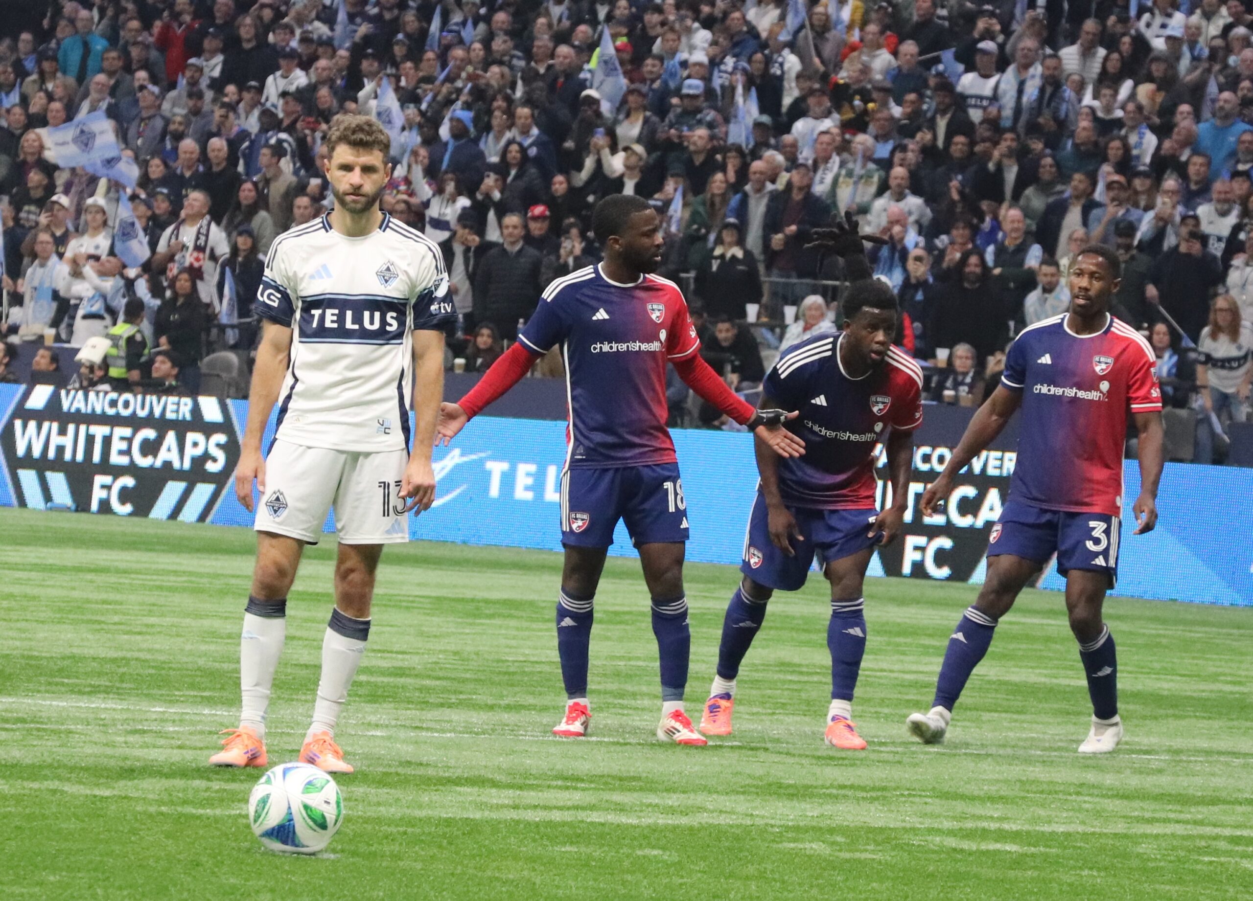 Müller vs. three Dallas FC Players.