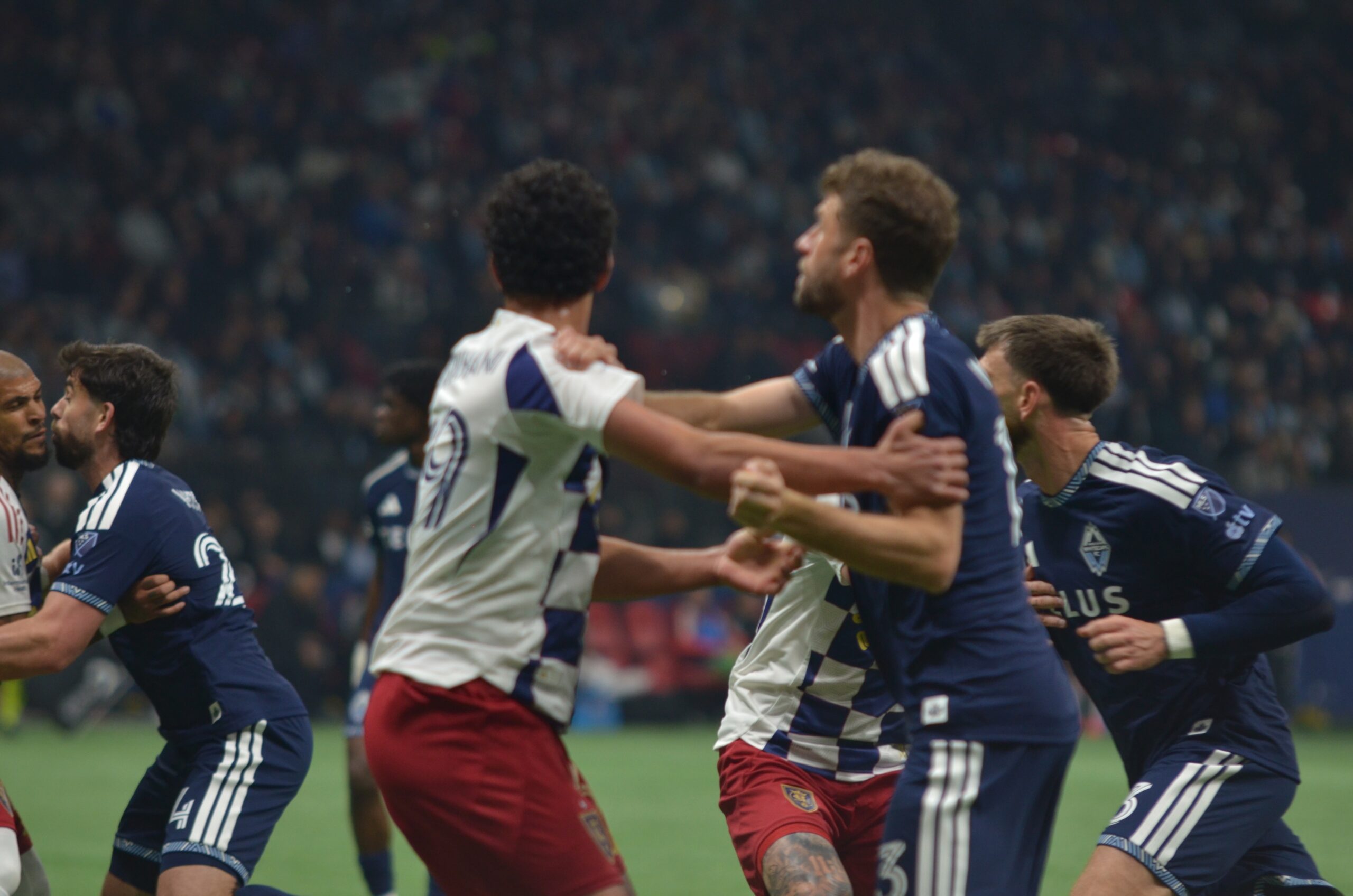 Battle between Müller and #39 from RSL