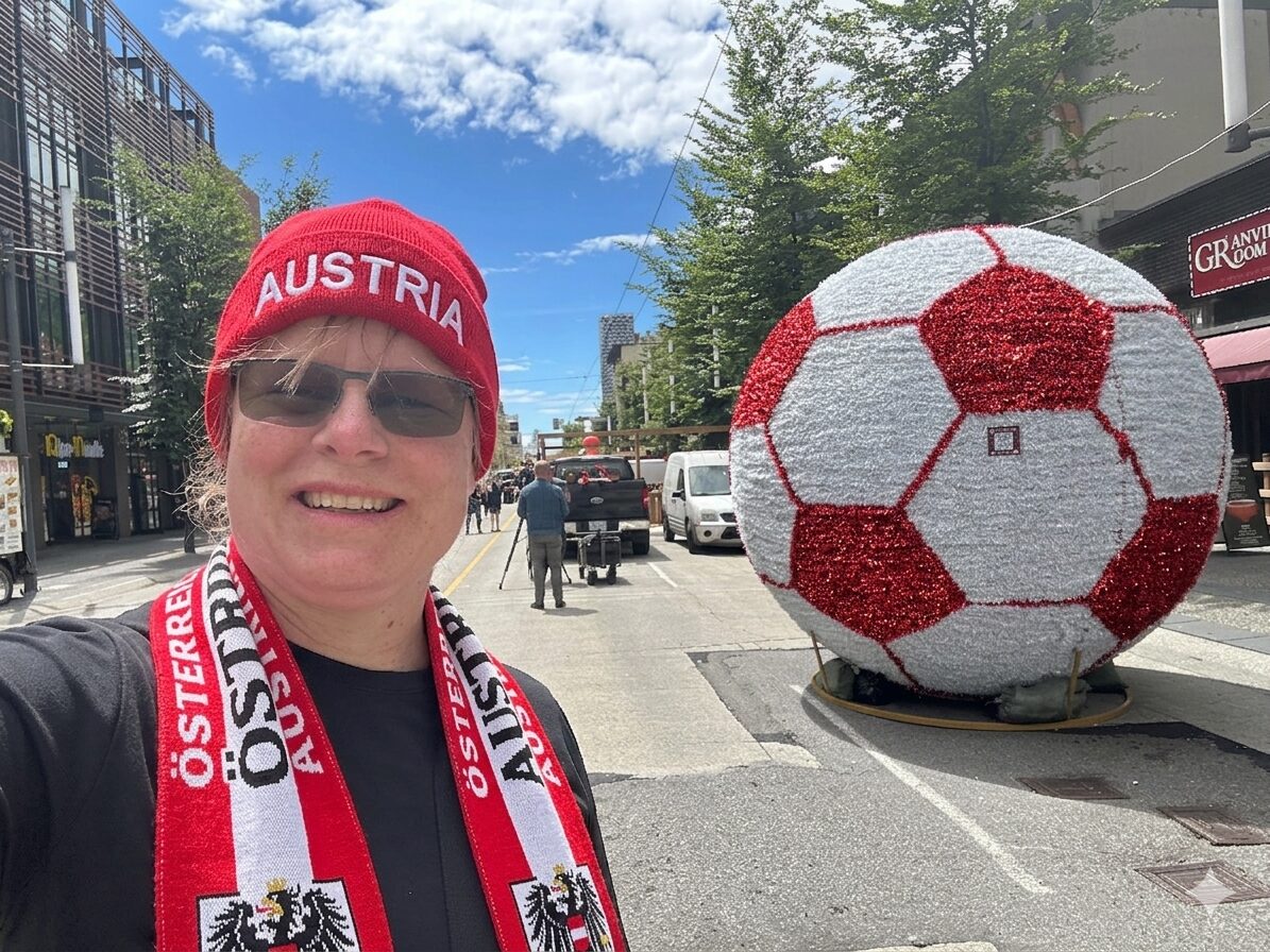 Austrian Scarf and Ball Accents