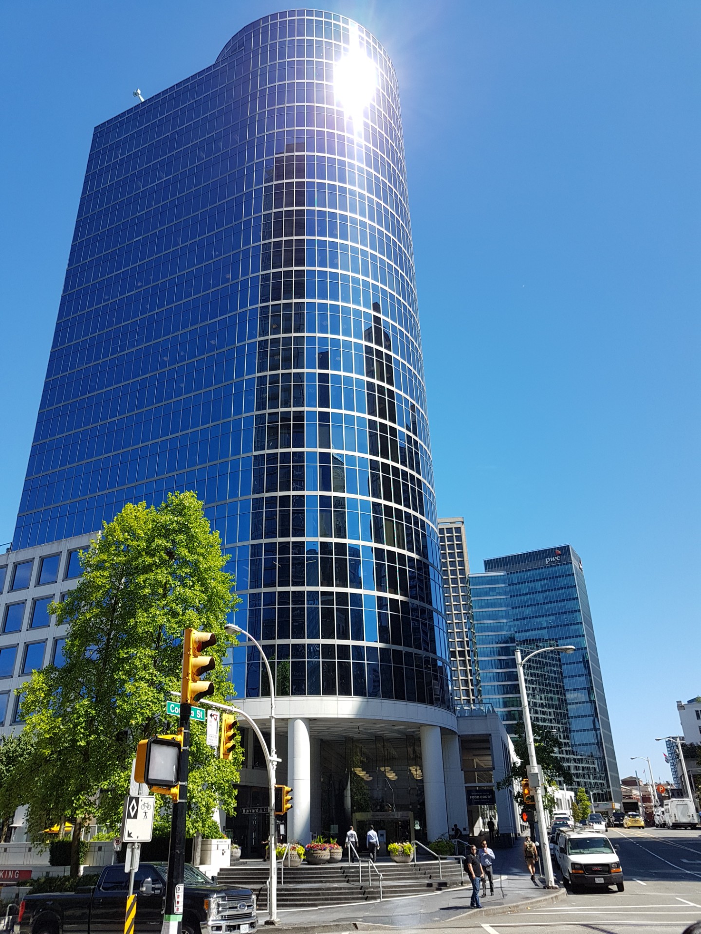 Building in downtown Vancouver by Dietrich Klaue
